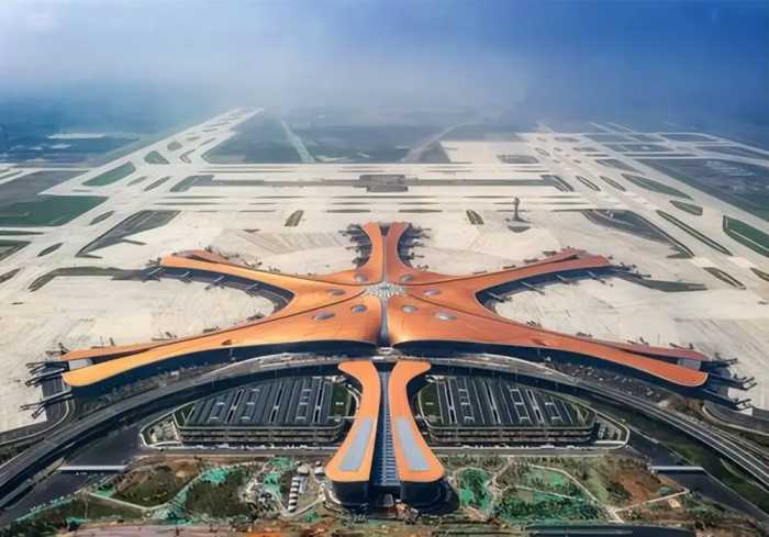 “建筑女魔头”扎哈：北京大兴机场设计者，却没能亲眼见其建成！